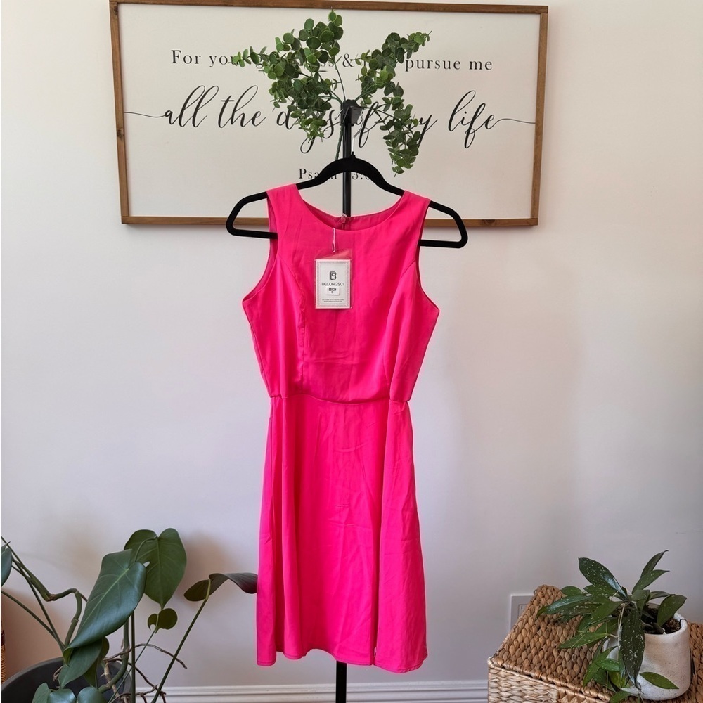 NWT beautiful hot pink Barbie dress size small - Picture 2 of 6
